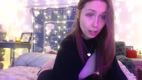 Eevie online show from December 14, 1:27 am