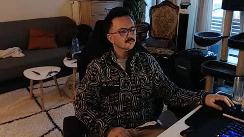 cream36 online show from November 7, 3:25 pm