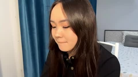 Amina online show from April 29, 3:39 pm