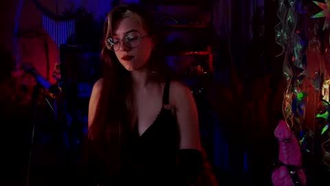 Snapshot of witch_fiona chatting on December 14, 6:52 pm Goddess of two strapons  - Mr. long Don Mr. Pinky online show from December 14, 6:52 pm