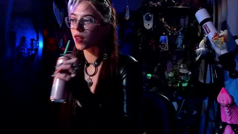 Snapshot of witch_fiona chatting on February 20, 7:41 pm Goddess of two strapons  - Mr. long Don Mr. Pinky online show from February 20, 7:41 pm