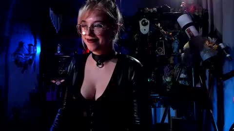 Snapshot of witch_fiona chatting on February 24, 7:52 pm Goddess of two strapons  - Mr. long Don Mr. Pinky online show from February 24, 7:52 pm