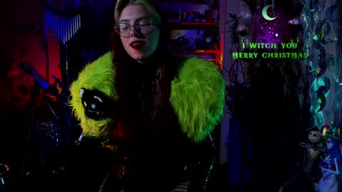 Snapshot of witch_fiona chatting on December 23, 8:14 pm Goddess of two strapons  - Mr. long Don Mr. Pinky online show from December 23, 8:14 pm