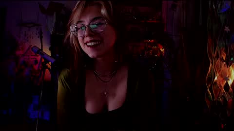 Snapshot of witch_fiona chatting on December 3, 8:11 pm Goddess of two strapons  - Mr. long Don Mr. Pinky online show from December 3, 8:11 pm