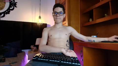  W O L F  online show from April 17, 11:23 am