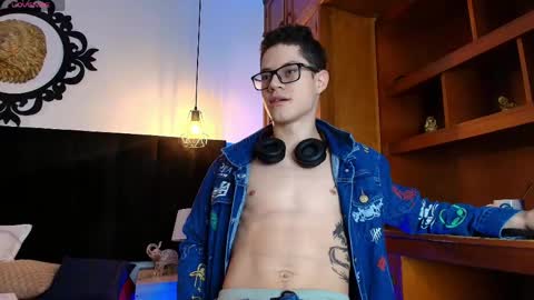  W O L F  online show from April 21, 11:28 am