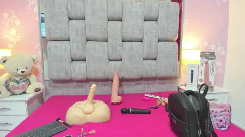 wonderkloe_ online show from November 29, 2:41 am