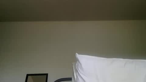 woof_wolf37 online show from May 5, 6:35 pm