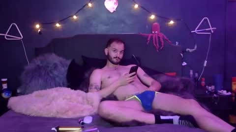 wooferpig online show from December 20, 2:40 am