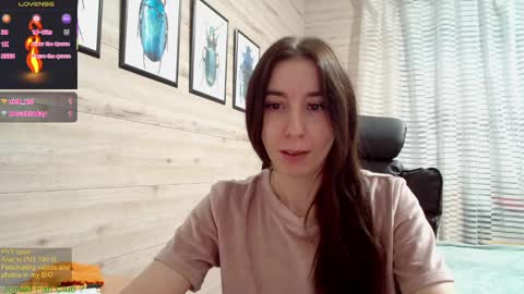 Snapshot of wow_porno_ chatting on March 5, 5:39 pm Anna  online show from March 5, 5:39 pm