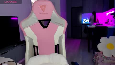 Emi online show from February 2, 6:04 pm