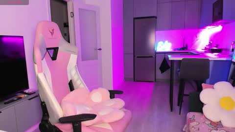 Emi online show from November 2, 4:07 pm