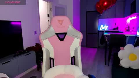 Emi online show from February 18, 4:01 am