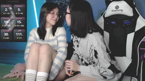 Julia and Amelia online show from December 3, 7:28 pm