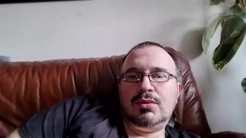 wuarrete online show from February 15, 1:54 pm