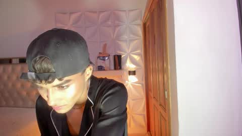 wyatt online show from December 4, 6:02 am