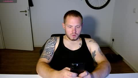Snapshot of x19marco93x chatting on October 7, 7:10 pm x19marco93x online show from October 7, 7:10 pm