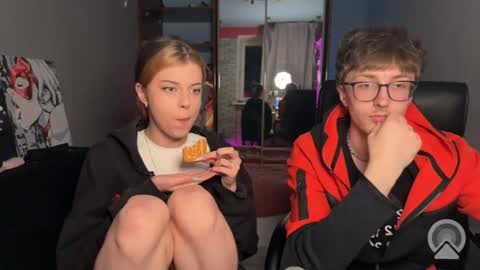 Philipp and Este online show from April 10, 7:51 pm