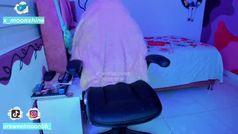     s  s      s   online show from January 1, 12:32 am