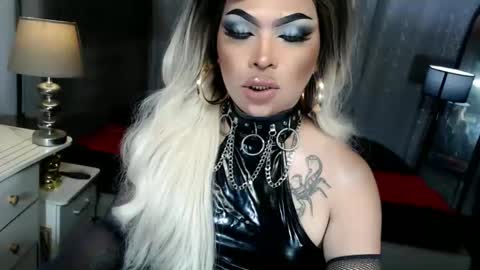 Zhavia online show from December 4, 7:35 pm