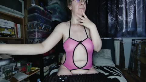 xnicetitsx online show from December 25, 10:06 am