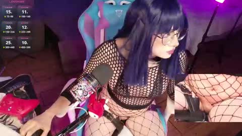 Nixy Crow online show from December 17, 1:23 am