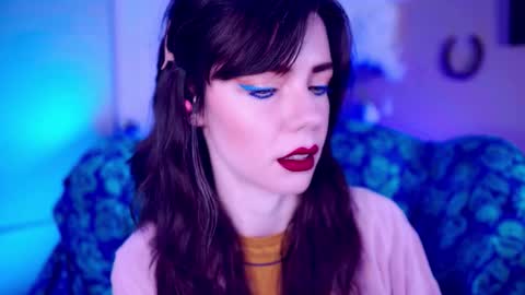 Bella Bondai online show from November 21, 5:05 am