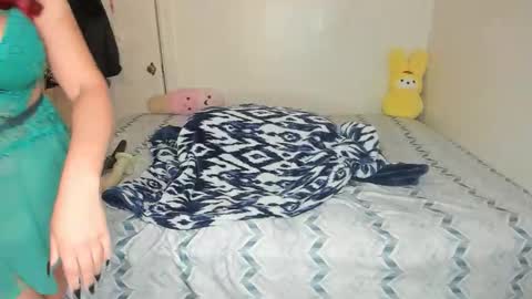 Rae  online show from April 7, 2:46 am