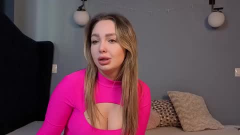 AnnaMaee online show from March 6, 7:07 am