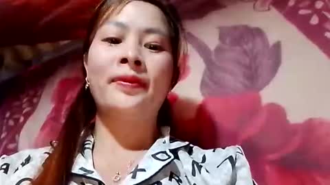 xuxulove00 online show from December 16, 12:40 am