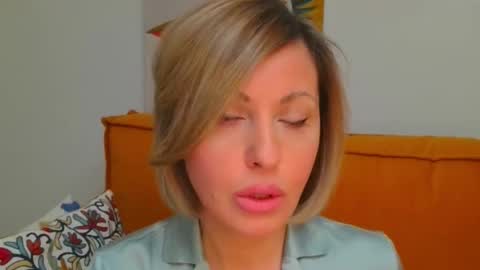 xvaleriax0 online show from February 1, 7:22 pm