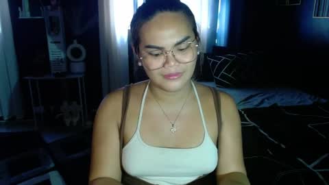 Kylie Smith online show from May 9, 1:11 am