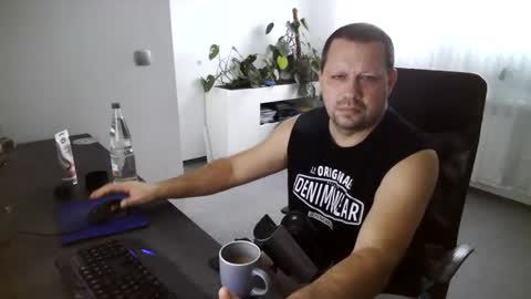 Eddi online show from December 5, 9:22 am