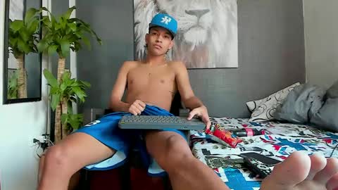 Sr. Y0ung Master online show from December 5, 8:38 pm