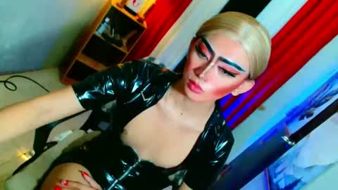 miss yasii online show from December 14, 8:15 pm