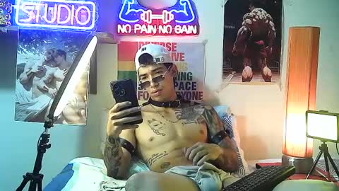 yeisoncastellanos1999 online show from September 15, 11:50 pm