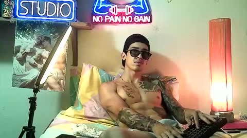 yeisoncastellanos1999 online show from November 23, 7:45 pm