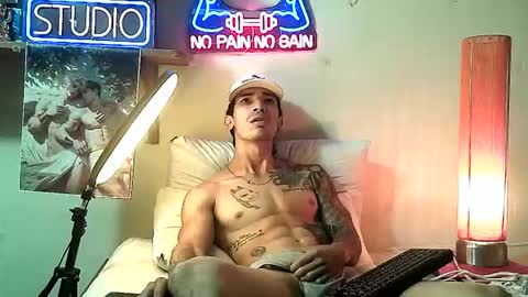 yeisoncastellanos1999 online show from December 1, 9:57 pm