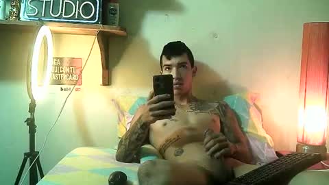 yeisoncastellanos1999 online show from May 25, 7:31 pm