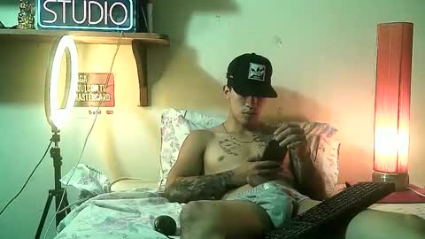 yeisoncastellanos1999 online show from May 28, 5:44 pm