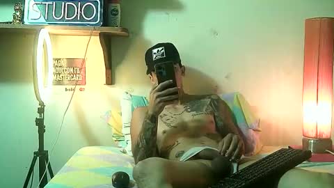 yeisoncastellanos1999 online show from May 27, 4:37 pm