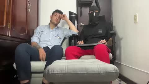 yeisongomezz online show from May 16, 1:02 am