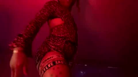 Ella Ts online show from September 20, 8:17 am