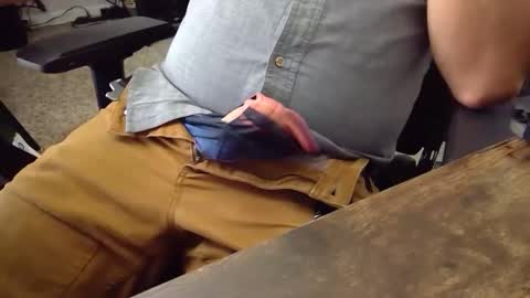 yellout22 online show from April 29, 6:02 pm