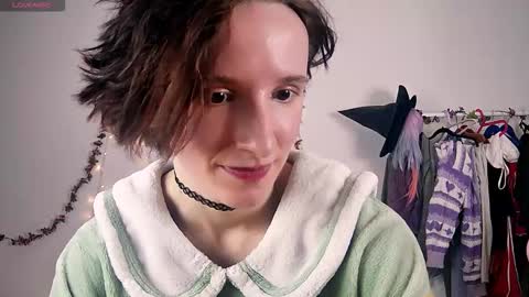 Snapshot of yellow_songbird chatting on September 30, 5:56 pm Liya online show from September 30, 5:56 pm