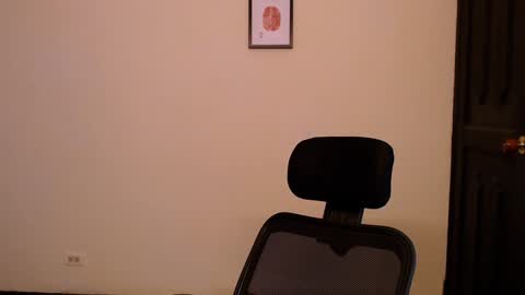 Yeff ind. model  online show from December 17, 8:32 pm