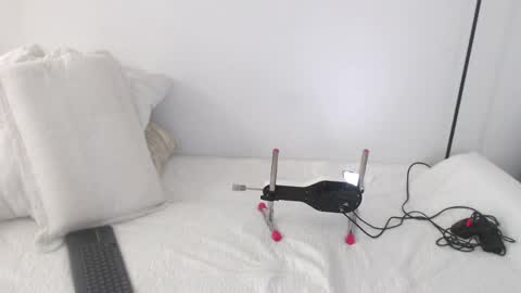 yesikacosta online show from April 3, 4:36 pm