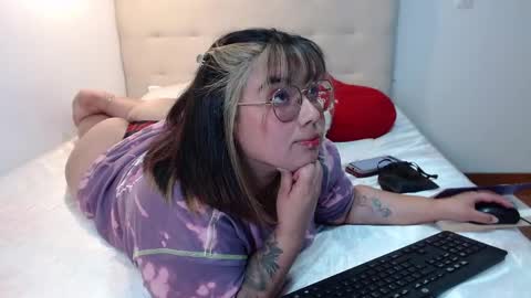 hii i am yini online show from November 7, 11:40 pm