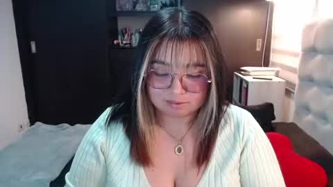 hii i am yini online show from June 14, 10:45 pm