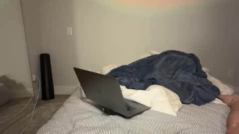 yngdesire1 online show from January 10, 9:48 am